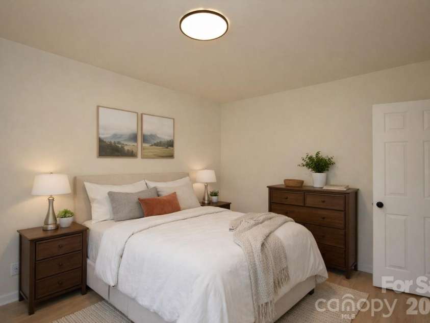 1411 Chelsea Street, Winston Salem, NC 27103.  MLS# CAR4341682, YatesRealty ID 4921. VIRTUALLY STAGED