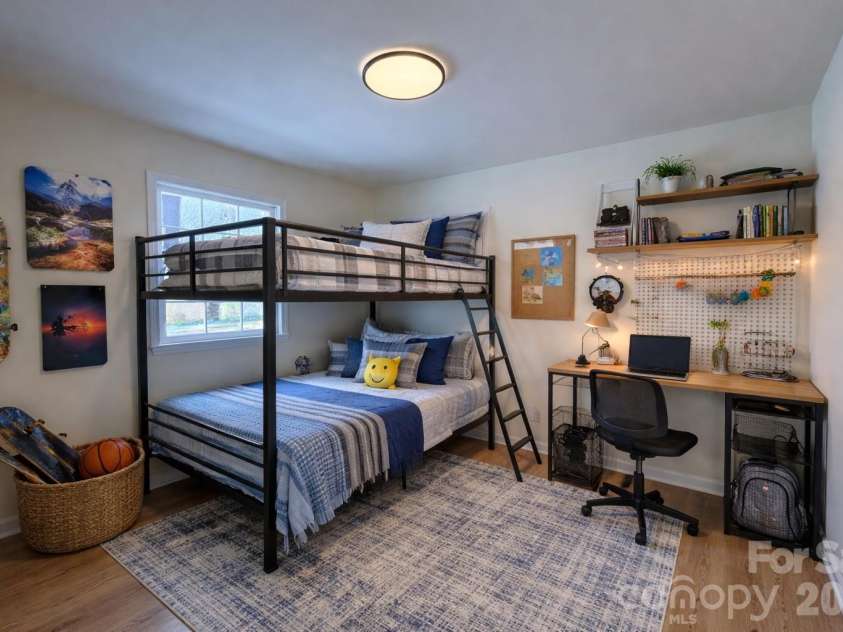 1411 Chelsea Street, Winston Salem, NC 27103.  MLS# CAR4341682, YatesRealty ID 4921. VIRTUALLY STAGED