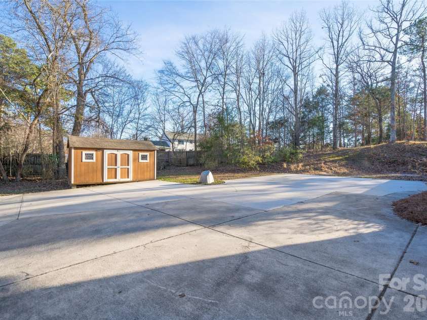 2568 Chelsea Drive, Concord, NC 28025.  MLS# CAR4334565, YatesRealty ID 4921. Expanded Parking