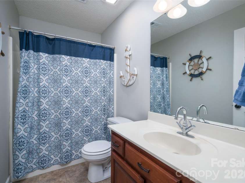 2568 Chelsea Drive, Concord, NC 28025.  MLS# CAR4334565, YatesRealty ID 4921. Guest Bath
