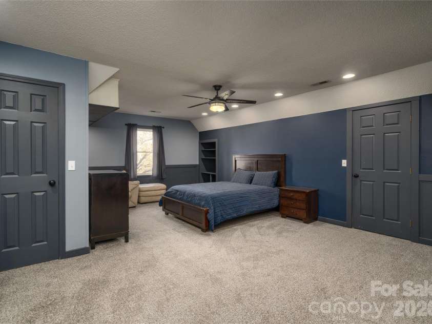 2568 Chelsea Drive, Concord, NC 28025.  MLS# CAR4334565, YatesRealty ID 4921. HUGE Bonus Room