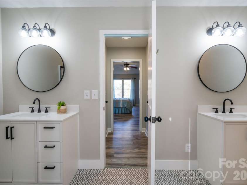 2568 Chelsea Drive, Concord, NC 28025.  MLS# CAR4334565, YatesRealty ID 4921. Primary Ensuit Bath