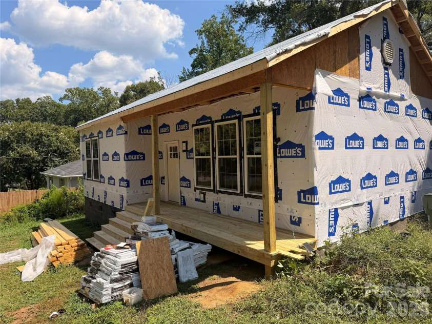 207 Mauney Street, Mount Holly, NC 28120.  MLS# CAR4420290, YatesRealty ID 49210. 