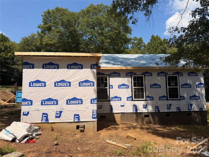 207 Mauney Street, Mount Holly, NC 28120.  MLS# CAR4420290, YatesRealty ID 49210. 