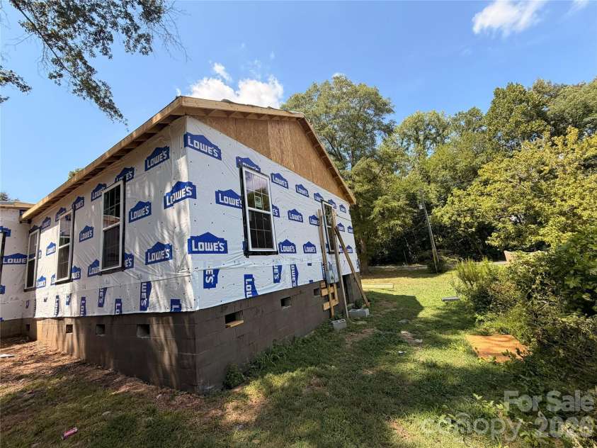 207 Mauney Street, Mount Holly, NC 28120.  MLS# CAR4420290, YatesRealty ID 49210. 