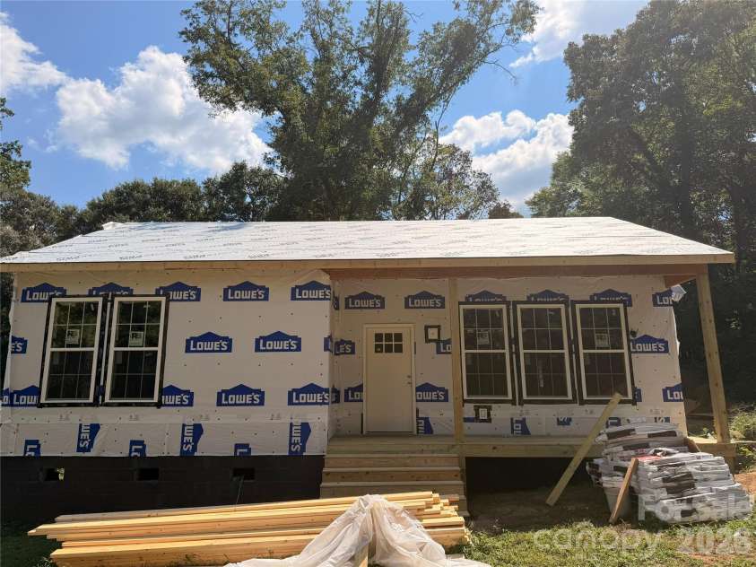 207 Mauney Street, Mount Holly, NC 28120.  MLS# CAR4420290, YatesRealty ID 49210. 