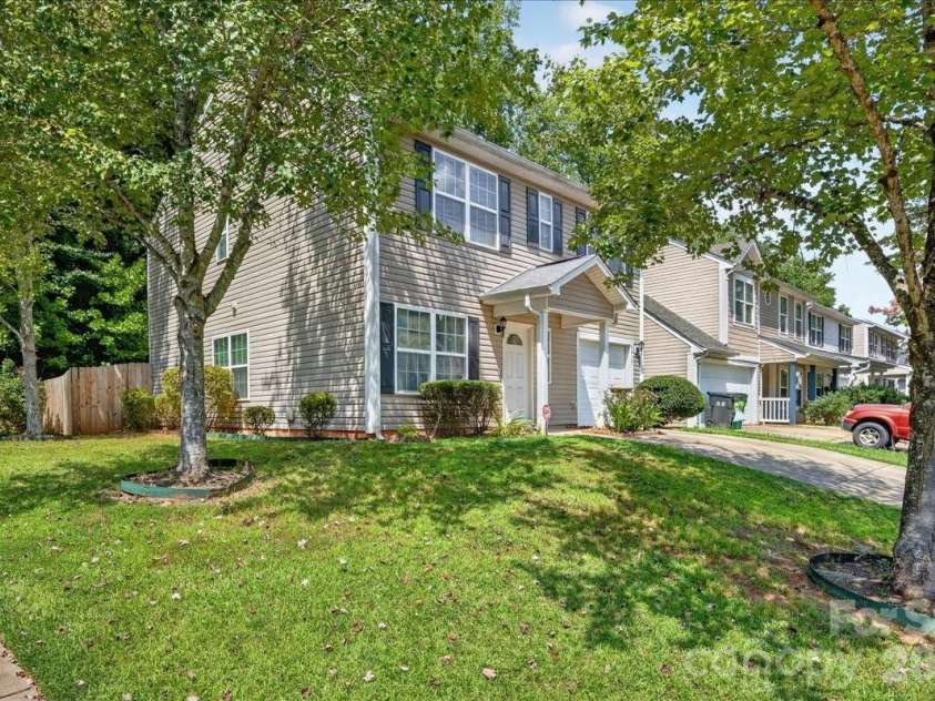 4403 Trillium Fields Drive, Charlotte, NC 28269.  MLS# CAR4416499, YatesRealty ID 49212. 