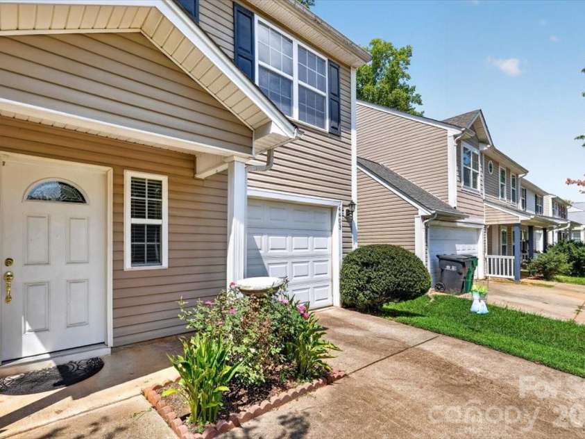 4403 Trillium Fields Drive, Charlotte, NC 28269.  MLS# CAR4416499, YatesRealty ID 49212. 
