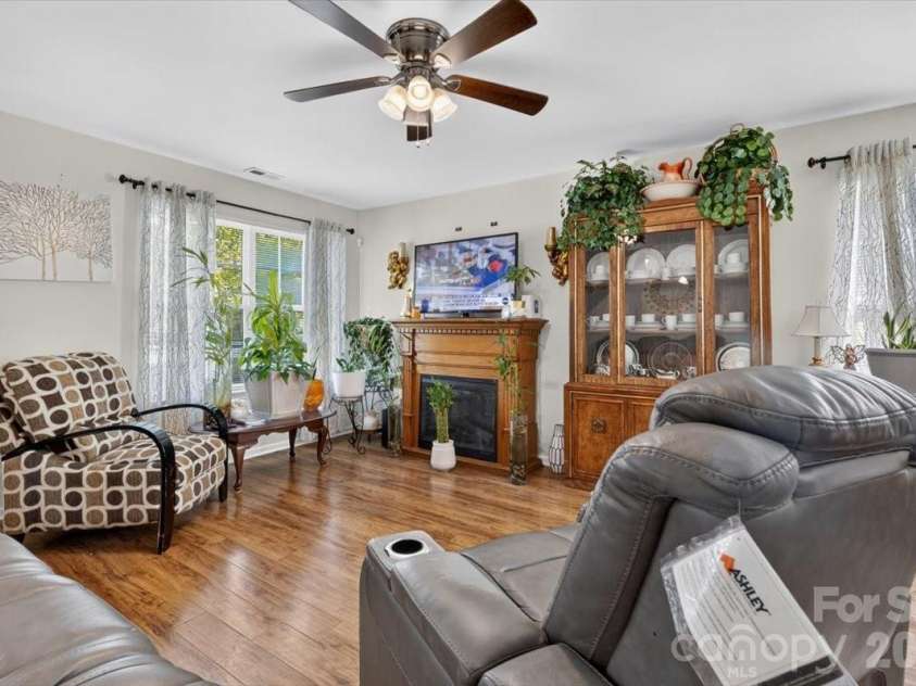 4403 Trillium Fields Drive, Charlotte, NC 28269.  MLS# CAR4416499, YatesRealty ID 49212. 