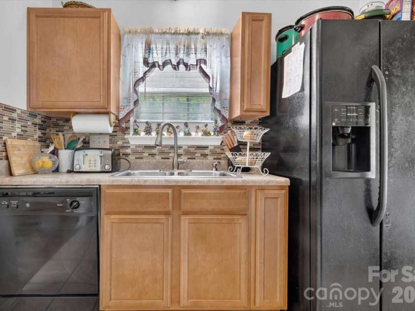4403 Trillium Fields Drive, Charlotte, NC 28269.  MLS# CAR4416499, YatesRealty ID 49212. 