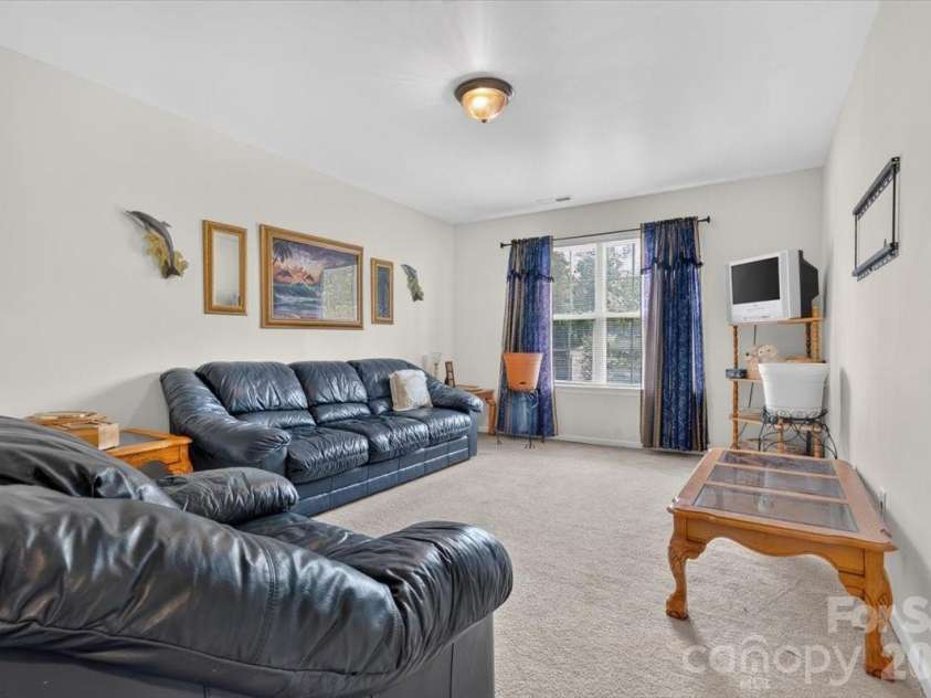 4403 Trillium Fields Drive, Charlotte, NC 28269.  MLS# CAR4416499, YatesRealty ID 49212. 