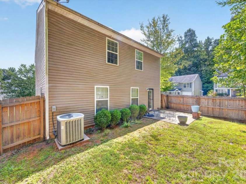 4403 Trillium Fields Drive, Charlotte, NC 28269.  MLS# CAR4416499, YatesRealty ID 49212. 
