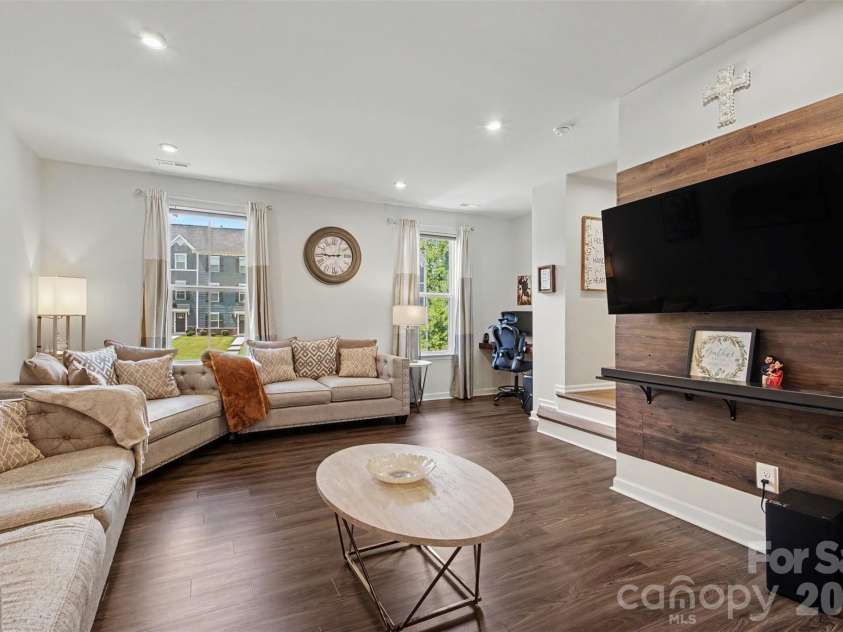 4518 Valley Walk Drive, Charlotte, NC 28216.  MLS# CAR4415326, YatesRealty ID 49213. Second floor