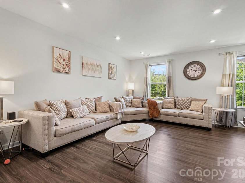 4518 Valley Walk Drive, Charlotte, NC 28216.  MLS# CAR4415326, YatesRealty ID 49213. Second floor- Great room