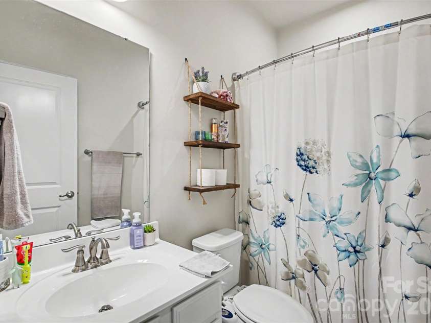 4518 Valley Walk Drive, Charlotte, NC 28216.  MLS# CAR4415326, YatesRealty ID 49213. Third floor Bath - 2