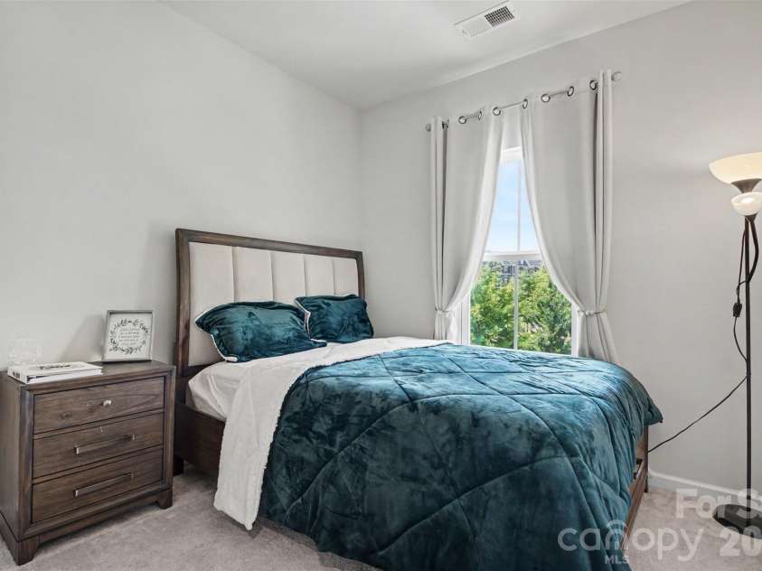 4518 Valley Walk Drive, Charlotte, NC 28216.  MLS# CAR4415326, YatesRealty ID 49213. Third Floor - Bed # 3