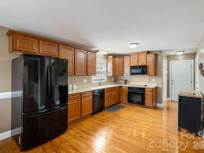 2502 Burton Estates Lane, Lincolnton, NC 28092.  MLS# CAR4410448, YatesRealty ID 49215. Kitchen