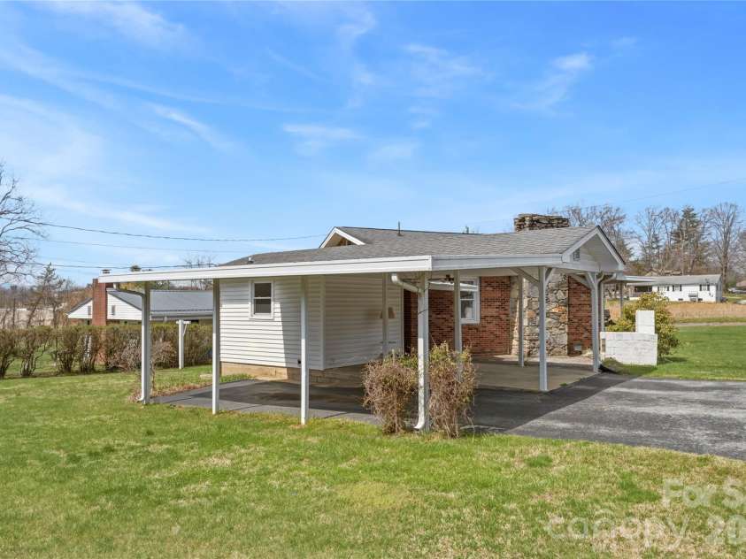 429 Jack Street, Hendersonville, NC 28792.  MLS# CAR4422029, YatesRealty ID 49220. 