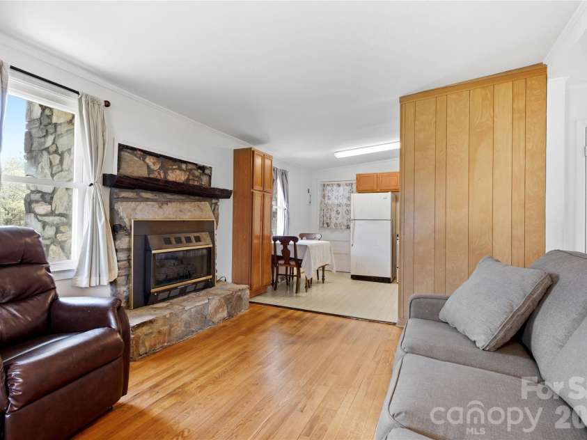 429 Jack Street, Hendersonville, NC 28792.  MLS# CAR4422029, YatesRealty ID 49220. 