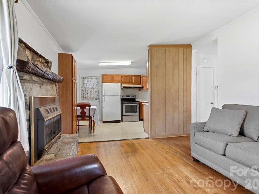 429 Jack Street, Hendersonville, NC 28792.  MLS# CAR4422029, YatesRealty ID 49220. 