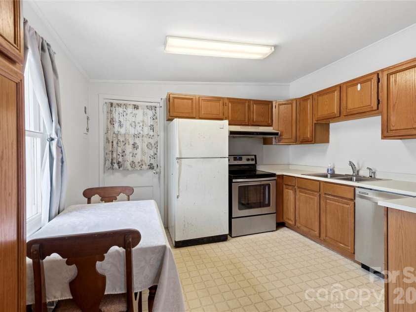 429 Jack Street, Hendersonville, NC 28792.  MLS# CAR4422029, YatesRealty ID 49220. 