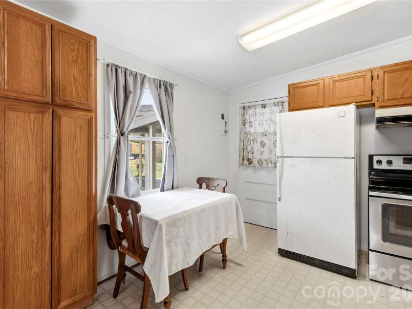 429 Jack Street, Hendersonville, NC 28792.  MLS# CAR4422029, YatesRealty ID 49220. 