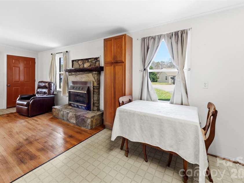 429 Jack Street, Hendersonville, NC 28792.  MLS# CAR4422029, YatesRealty ID 49220. 