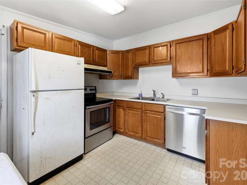 429 Jack Street, Hendersonville, NC 28792.  MLS# CAR4422029, YatesRealty ID 49220. 