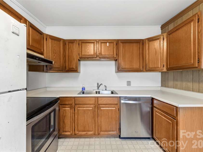 429 Jack Street, Hendersonville, NC 28792.  MLS# CAR4422029, YatesRealty ID 49220. 