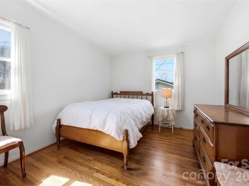 429 Jack Street, Hendersonville, NC 28792.  MLS# CAR4422029, YatesRealty ID 49220. 