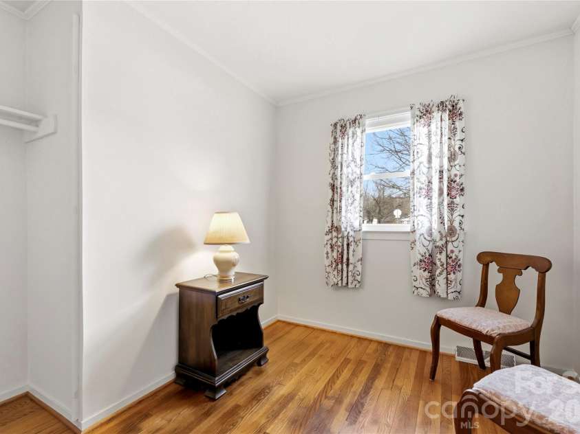 429 Jack Street, Hendersonville, NC 28792.  MLS# CAR4422029, YatesRealty ID 49220. 
