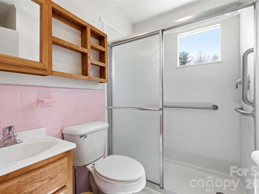 429 Jack Street, Hendersonville, NC 28792.  MLS# CAR4422029, YatesRealty ID 49220. 