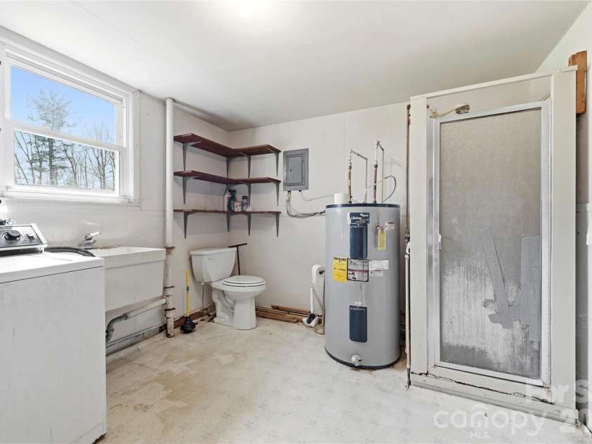 429 Jack Street, Hendersonville, NC 28792.  MLS# CAR4422029, YatesRealty ID 49220. 