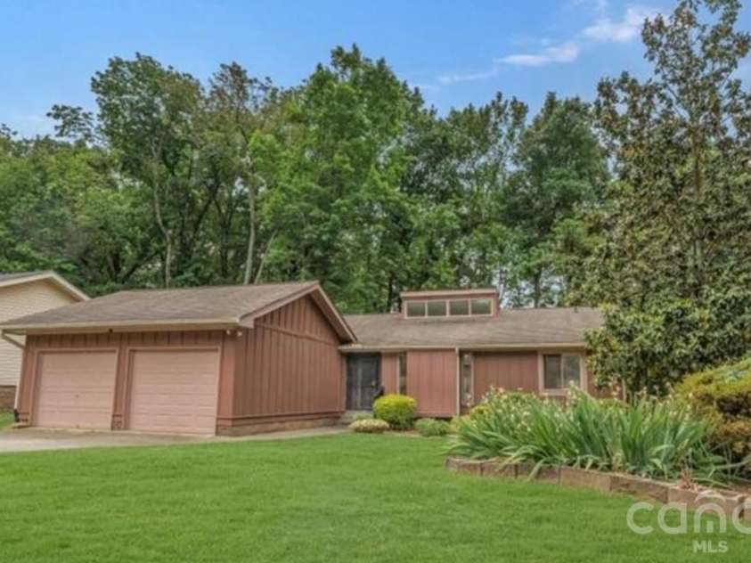 7312 Barcliff Drive, Charlotte, NC 28212.  MLS# CAR4422158, YatesRealty ID 49224. 