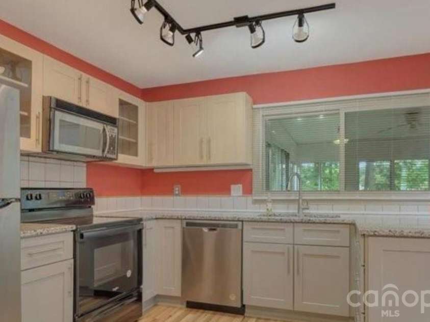 7312 Barcliff Drive, Charlotte, NC 28212.  MLS# CAR4422158, YatesRealty ID 49224. 