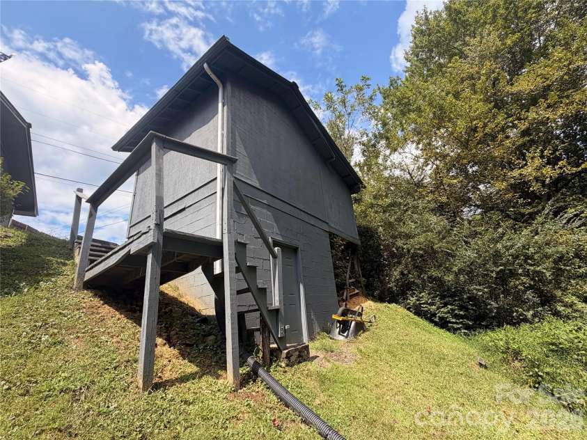 139 Ridge Drive, Waynesville, NC 28785.  MLS# CAR4408515, YatesRealty ID 49226. 