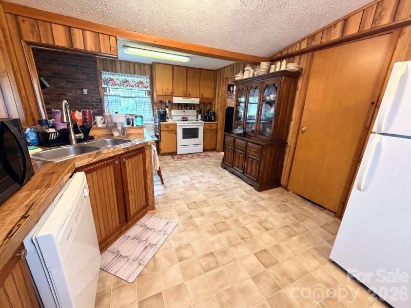 139 Ridge Drive, Waynesville, NC 28785.  MLS# CAR4408515, YatesRealty ID 49226. 