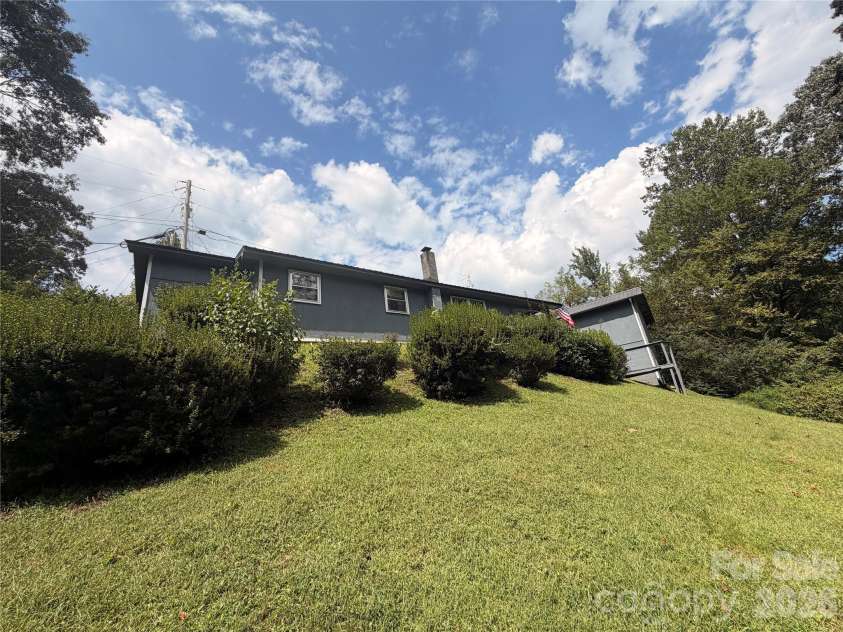 139 Ridge Drive, Waynesville, NC 28785.  MLS# CAR4408515, YatesRealty ID 49226. 