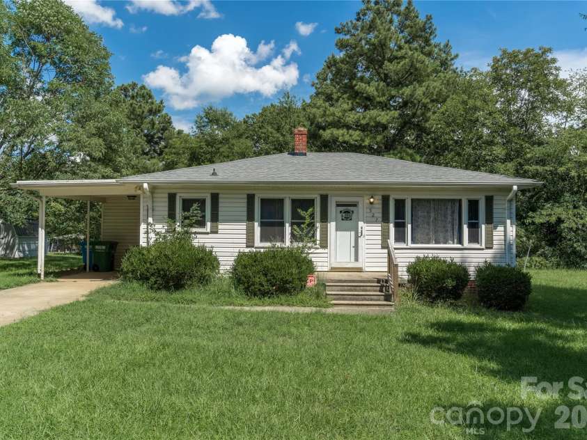 527 Washington Lane, Albemarle, NC 28001.  MLS# CAR4412418, YatesRealty ID 49228. 