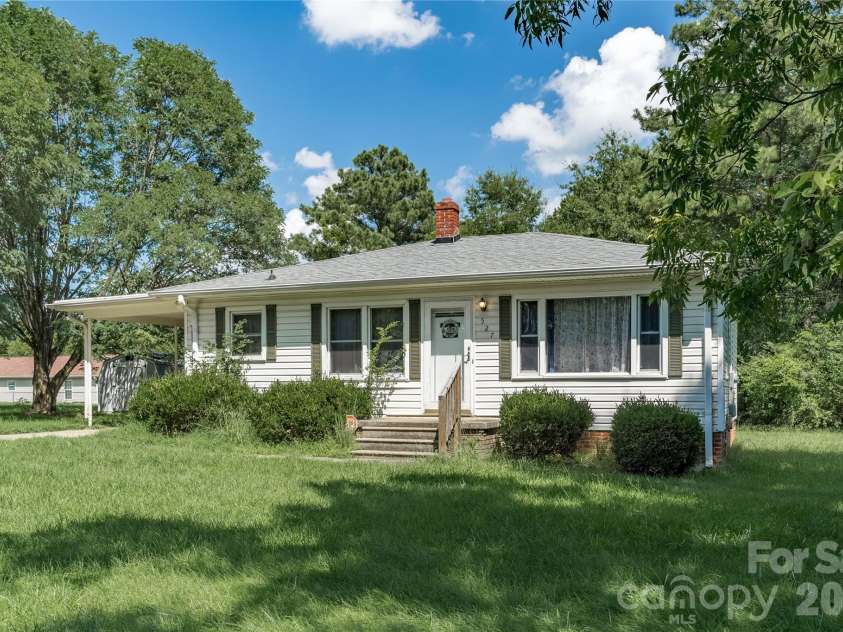 527 Washington Lane, Albemarle, NC 28001.  MLS# CAR4412418, YatesRealty ID 49228. 