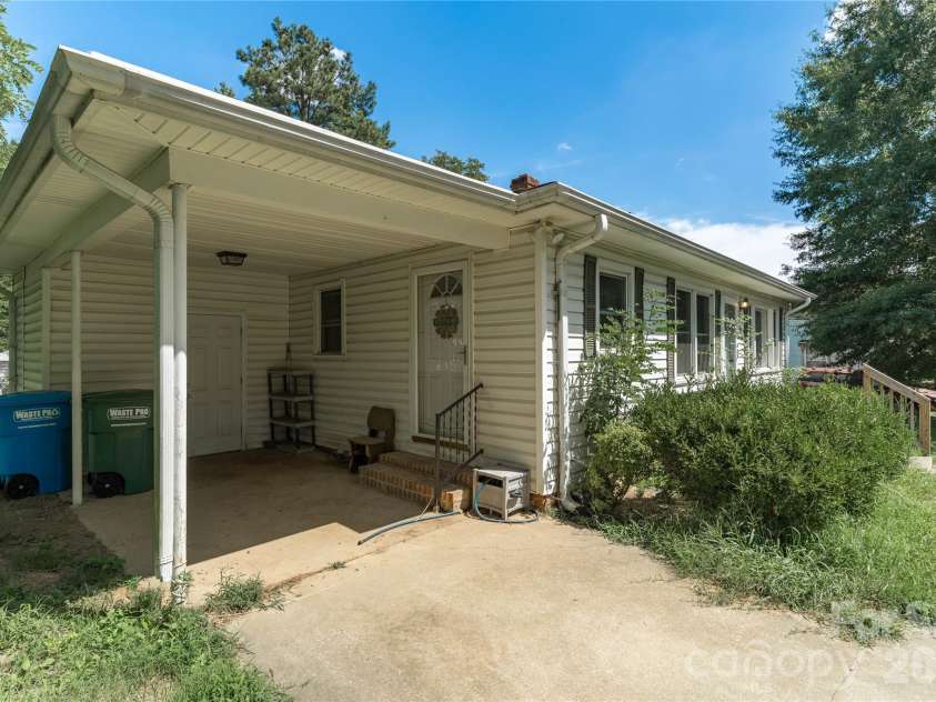 527 Washington Lane, Albemarle, NC 28001.  MLS# CAR4412418, YatesRealty ID 49228. 