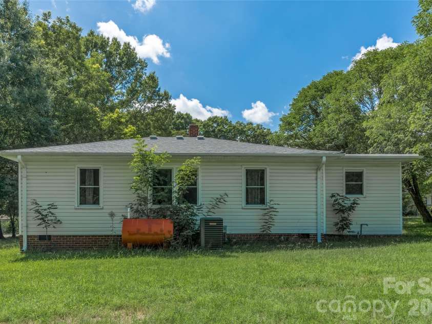 527 Washington Lane, Albemarle, NC 28001.  MLS# CAR4412418, YatesRealty ID 49228. 