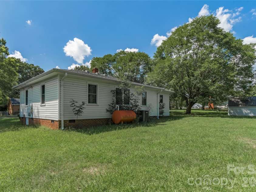 527 Washington Lane, Albemarle, NC 28001.  MLS# CAR4412418, YatesRealty ID 49228. 