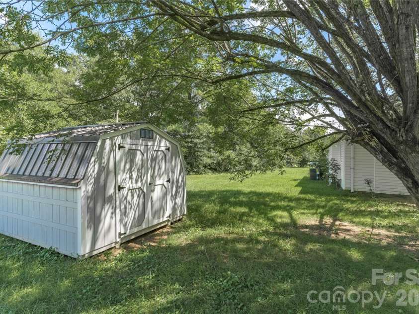 527 Washington Lane, Albemarle, NC 28001.  MLS# CAR4412418, YatesRealty ID 49228. 