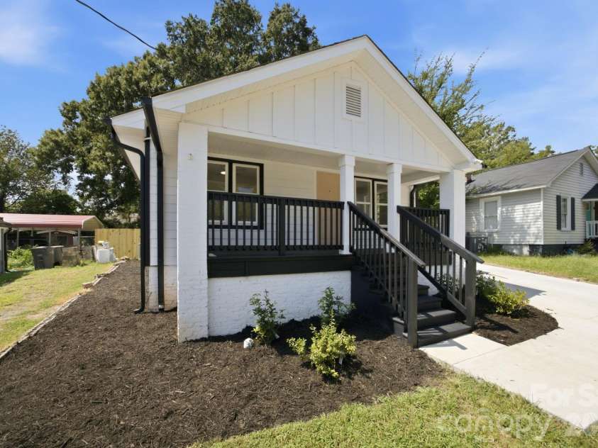 904 Oakshade Avenue, Kannapolis, NC 28083.  MLS# CAR4420047, YatesRealty ID 49229. 