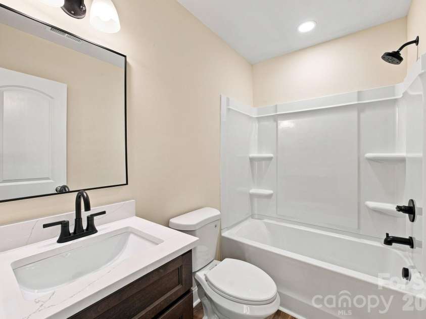 904 Oakshade Avenue, Kannapolis, NC 28083.  MLS# CAR4420047, YatesRealty ID 49229. Bathroom #2