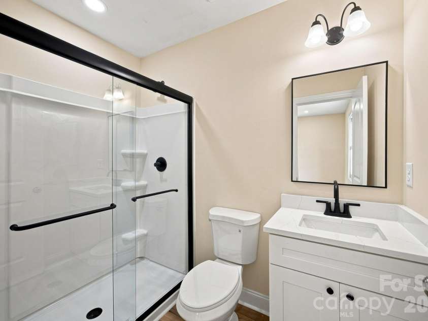 904 Oakshade Avenue, Kannapolis, NC 28083.  MLS# CAR4420047, YatesRealty ID 49229. Bathroom #2