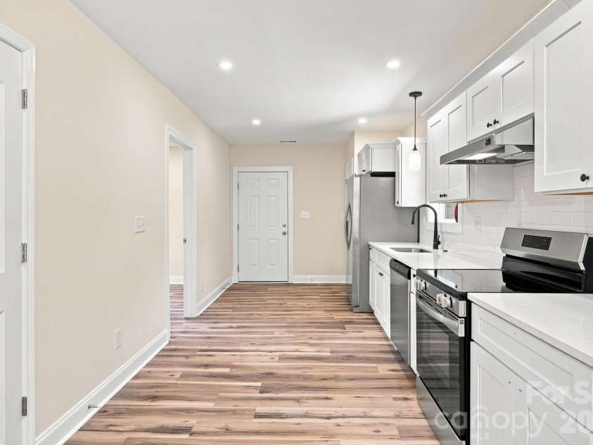 904 Oakshade Avenue, Kannapolis, NC 28083.  MLS# CAR4420047, YatesRealty ID 49229. Kitchen