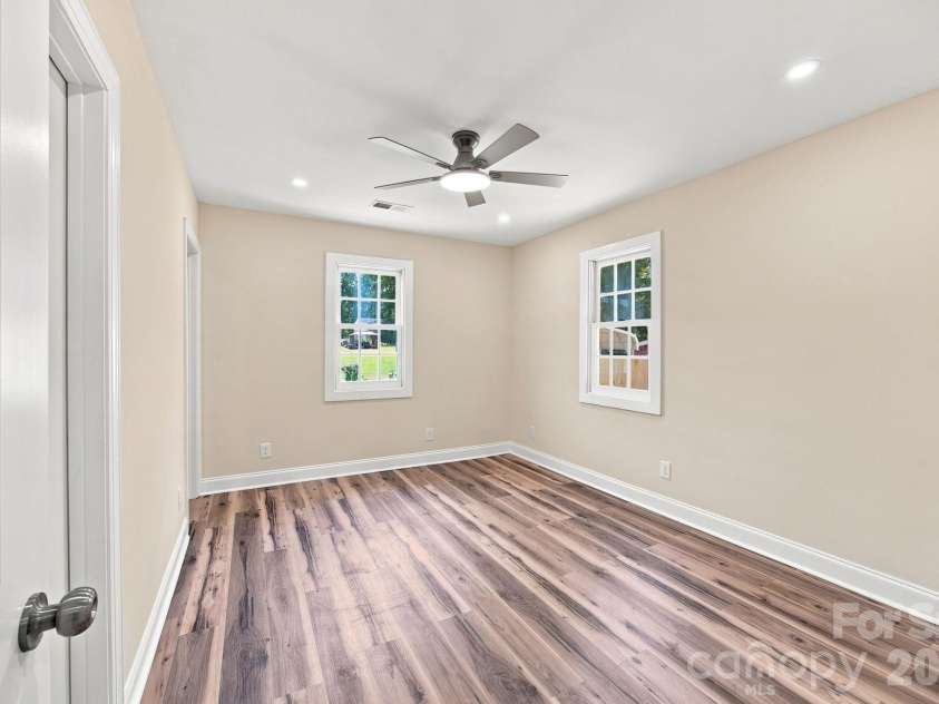 904 Oakshade Avenue, Kannapolis, NC 28083.  MLS# CAR4420047, YatesRealty ID 49229. Primary Room