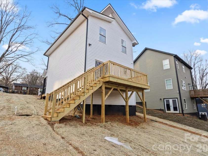 533 Crowell Avenue, Statesville, NC 28677.  MLS# CAR4345537, YatesRealty ID 4923. 